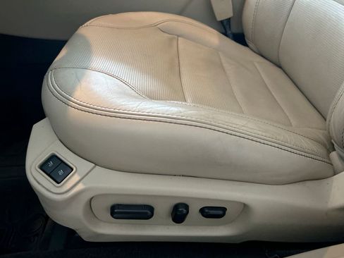 Used 2018 Ford Taurus Limited image 14