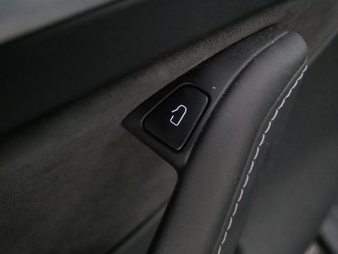 Used 2022 Tesla Model Y Long Range image 14