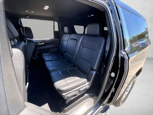 Used 2022 Chevrolet Suburban LT RWD image 27