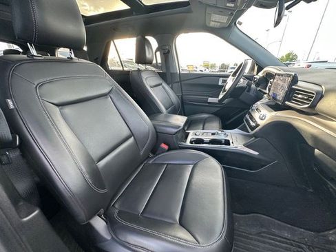 Used 2023 Ford Explorer XLT w/ Equipment Group 202A AWD/4WD image 18