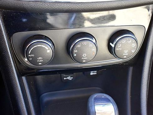 Used 2012 Chrysler 200 Limited image 18