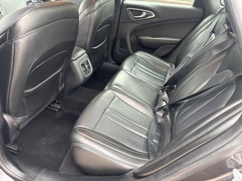 Used 2017 Chrysler 200 Limited Platinum w/ Comfort & Convenience Group image 10