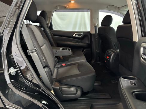 Used 2019 Nissan Pathfinder S image 14