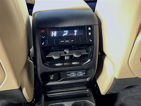 Used 2023 Jeep Grand Cherokee L Limited w/ Luxury Tech Group II image 25