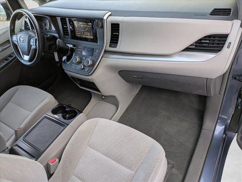 Used 2017 Toyota Sienna LE image 22