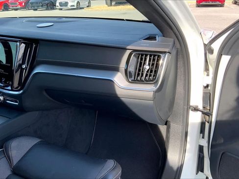 Used 2022 Volvo S60 B5 R-Design image 18