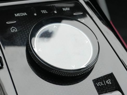 Certified 2025 BMW 530i xDrive w/ Premium Package image 24