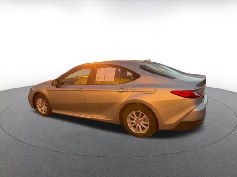 Used 2025 Toyota Camry LE image 10