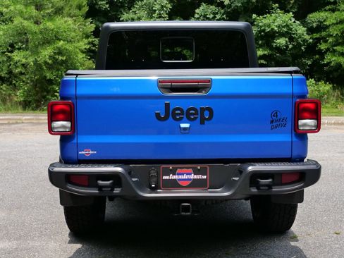 Used 2021 Jeep Gladiator Sport AWD/4WD image 17