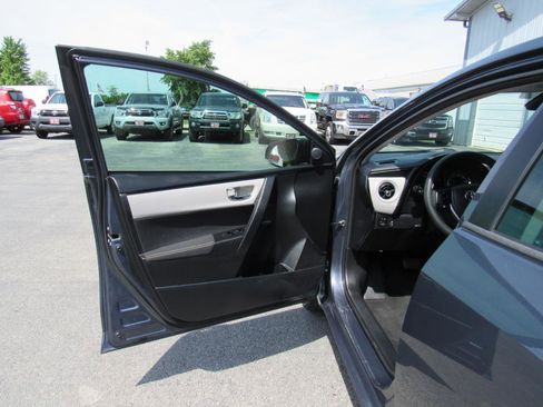 Used 2017 Toyota Corolla LE w/ Carpet Mat Package (TMS) FWD image 12