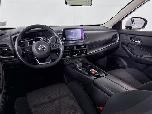 Used 2024 Nissan Rogue SV image 31