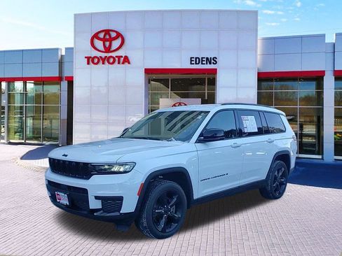 Used 2022 Jeep Grand Cherokee L Laredo image 11