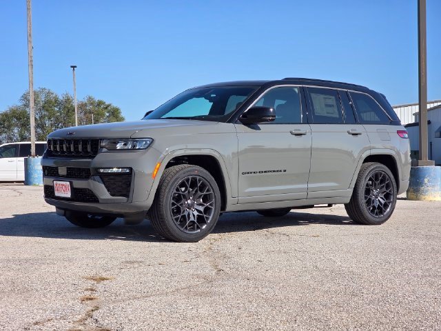 New 2027 Jeep Grand Cherokee Summit AWD/4WD image 3