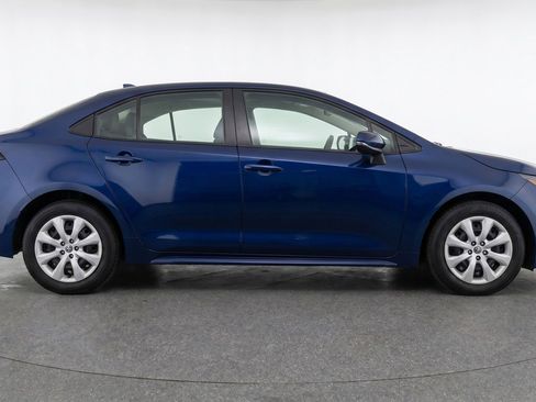 Used 2025 Toyota Corolla LE FWD image 11