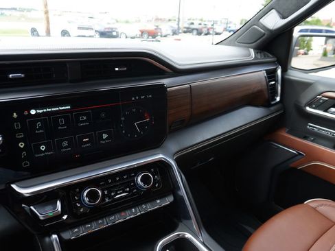 Used 2024 GMC Sierra 1500 Denali Ultimate AWD/4WD image 19