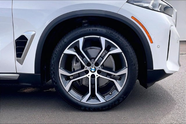 Used 2024 BMW X5 xDrive40i w/ Parking Assistance Package AWD/4WD image 10