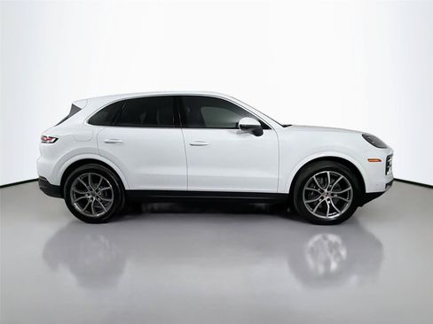 Certified 2026 Porsche Cayenne AWD/4WD image 8