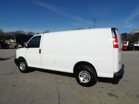 Used 2021 Chevrolet Express 2500 image 4
