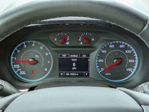 Used 2023 Chevrolet Traverse LT FWD image 27