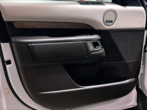 Used 2018 Land Rover Discovery HSE Luxury image 22