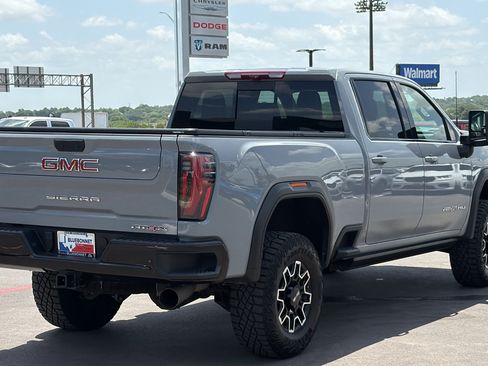 Used 2025 GMC Sierra 2500 AT4X AWD/4WD image 5