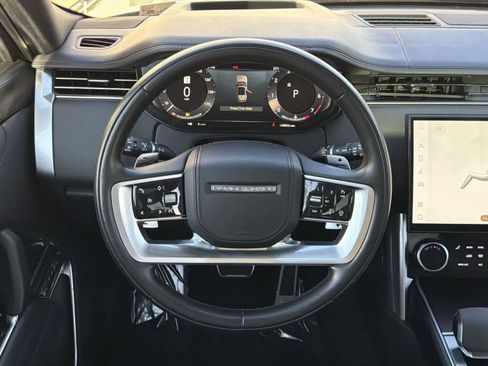 Used 2023 Land Rover Range Rover SE image 12