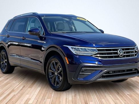 Used 2024 Volkswagen Tiguan SE w/ Panoramic Sunroof Package AWD/4WD image 9