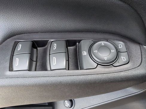 Used 2018 Chevrolet Equinox LT image 30