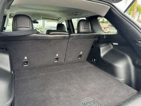 Used 2019 Jeep Cherokee Latitude Plus w/ Cold Weather Group FWD image 19