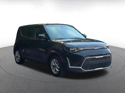 Used 2025 Kia Soul LX w/ LX Technology Package FWD image 3