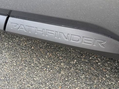 Used 2024 Nissan Pathfinder SV image 41