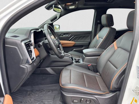 Used 2023 GMC Canyon AT4 w/ AT4 Premium Package image 10