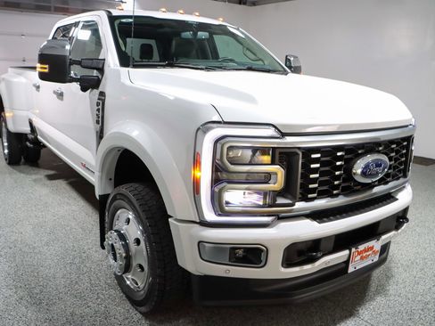 Used 2025 Ford F450 Platinum w/ Platinum Plus Package image 5