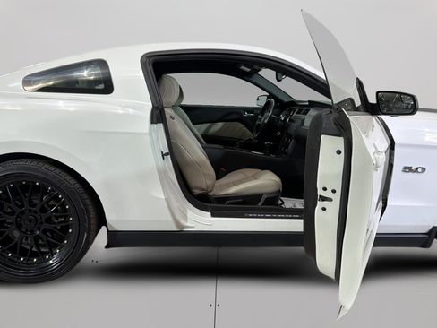 Used 2012 Ford Mustang GT Premium w/ Security Pkg RWD image 17