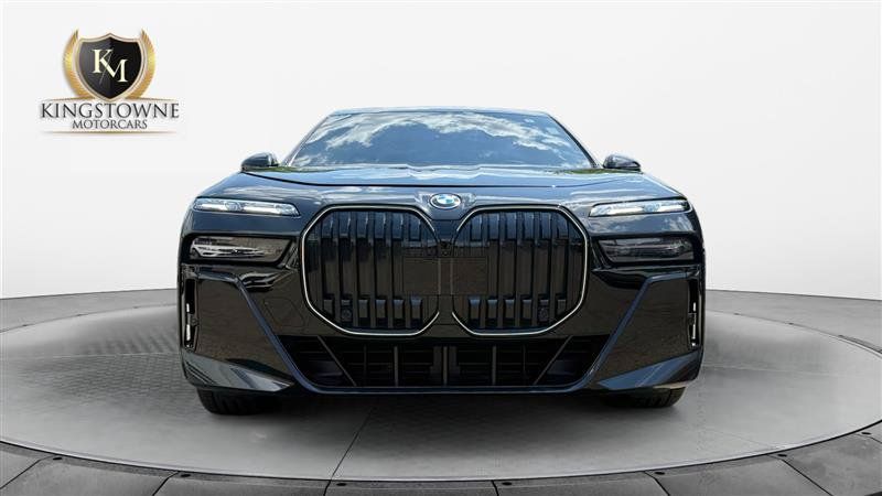 Used 2025 BMW 750e xDrive w/ Executive Package AWD/4WD image 8