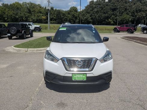 Used 2019 Nissan Kicks SV FWD image 8