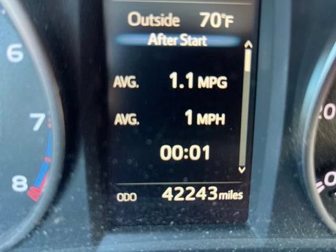 Used 2017 Toyota RAV4 LE FWD image 7