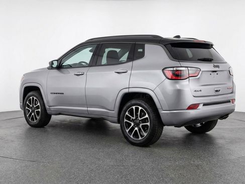Used 2025 Jeep Compass Trailhawk image 5
