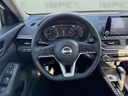 Used 2025 Nissan Altima 2.5 SV FWD image 14