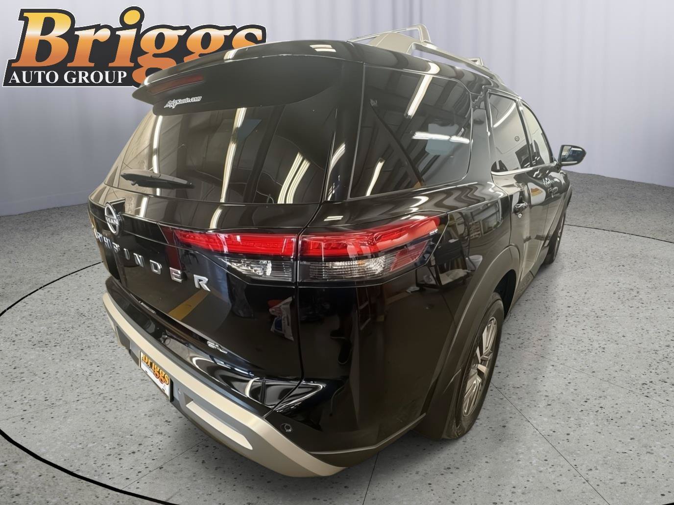Used 2025 Nissan Pathfinder SL FWD image 6