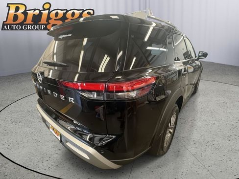 Used 2025 Nissan Pathfinder SL FWD image 6