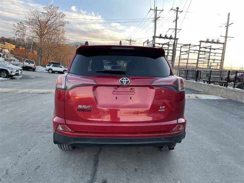 Used 2017 Toyota RAV4 LE image 4