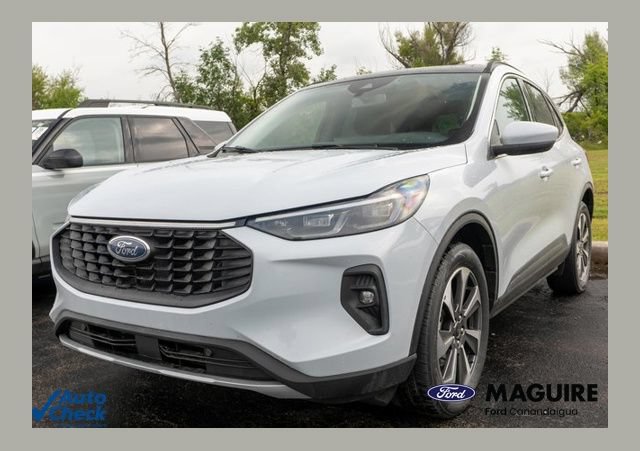 Used 2025 Ford Escape Platinum AWD/4WD image 1
