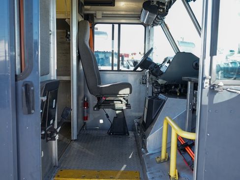 Used 2019 Ford E-450 and Econoline 450 Super Duty image 30