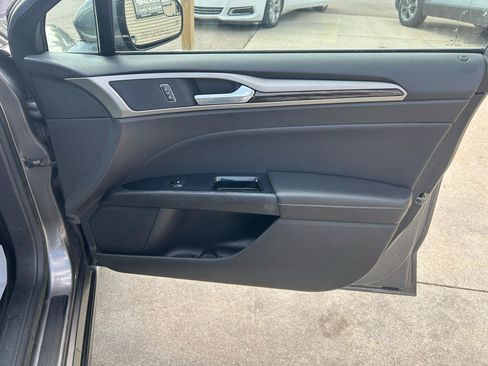 Used 2014 Ford Fusion SE w/ Equipment Group 202A FWD image 16
