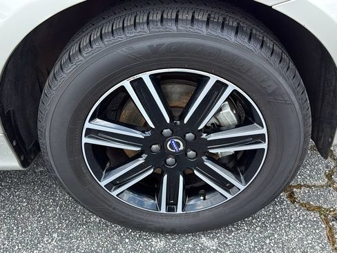 Used 2017 Volvo XC60 T5 Dynamic w/ Preferred Option Package FWD image 9