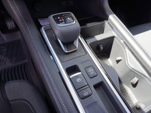 New 2025 Nissan Pathfinder SV image 19