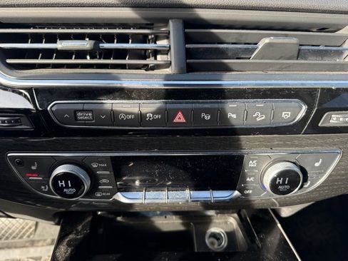 Used 2019 Audi Q7 3.0T Prestige w/ Prestige Package image 18