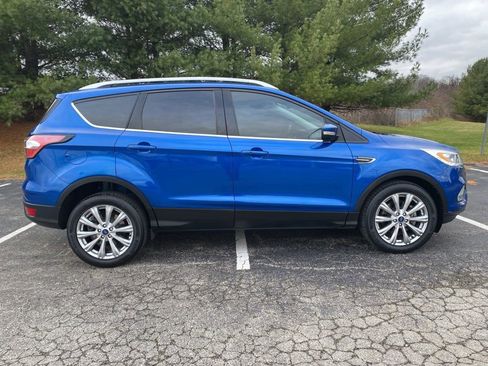 Used 2017 Ford Escape Titanium image 2