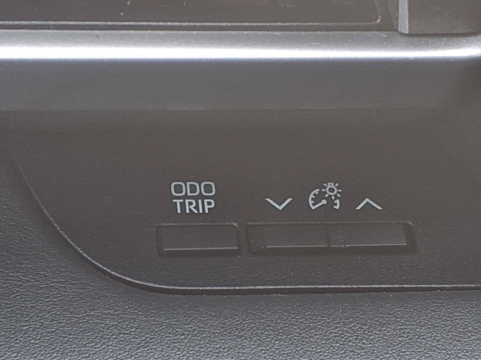 Used 2022 Toyota Highlander LE FWD image 15